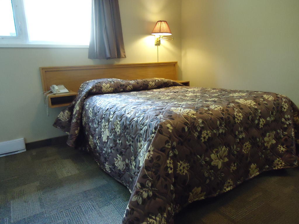 Lake-Vu Motel Kenora Phòng bức ảnh